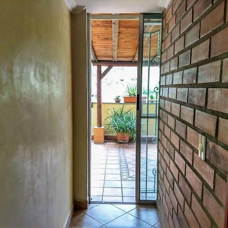 Ferienwohnung Bueno, Bonito, Barato Y Cerca A El Poblado Medellín Exterior foto