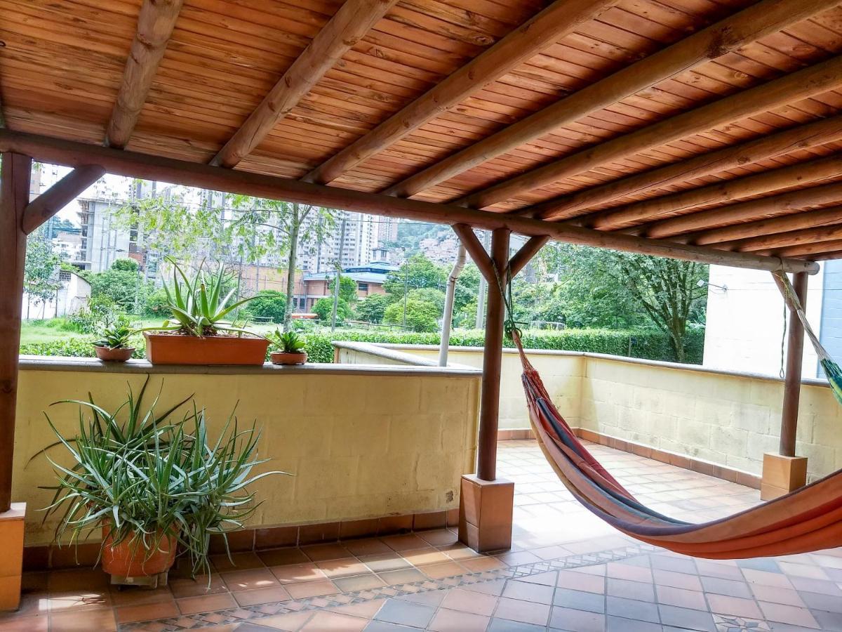 Ferienwohnung Bueno, Bonito, Barato Y Cerca A El Poblado Medellín Exterior foto