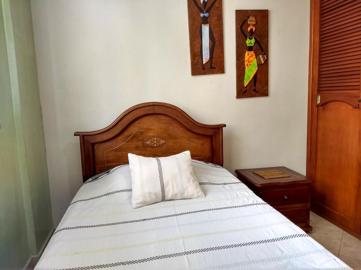 Ferienwohnung Bueno, Bonito, Barato Y Cerca A El Poblado Medellín Exterior foto