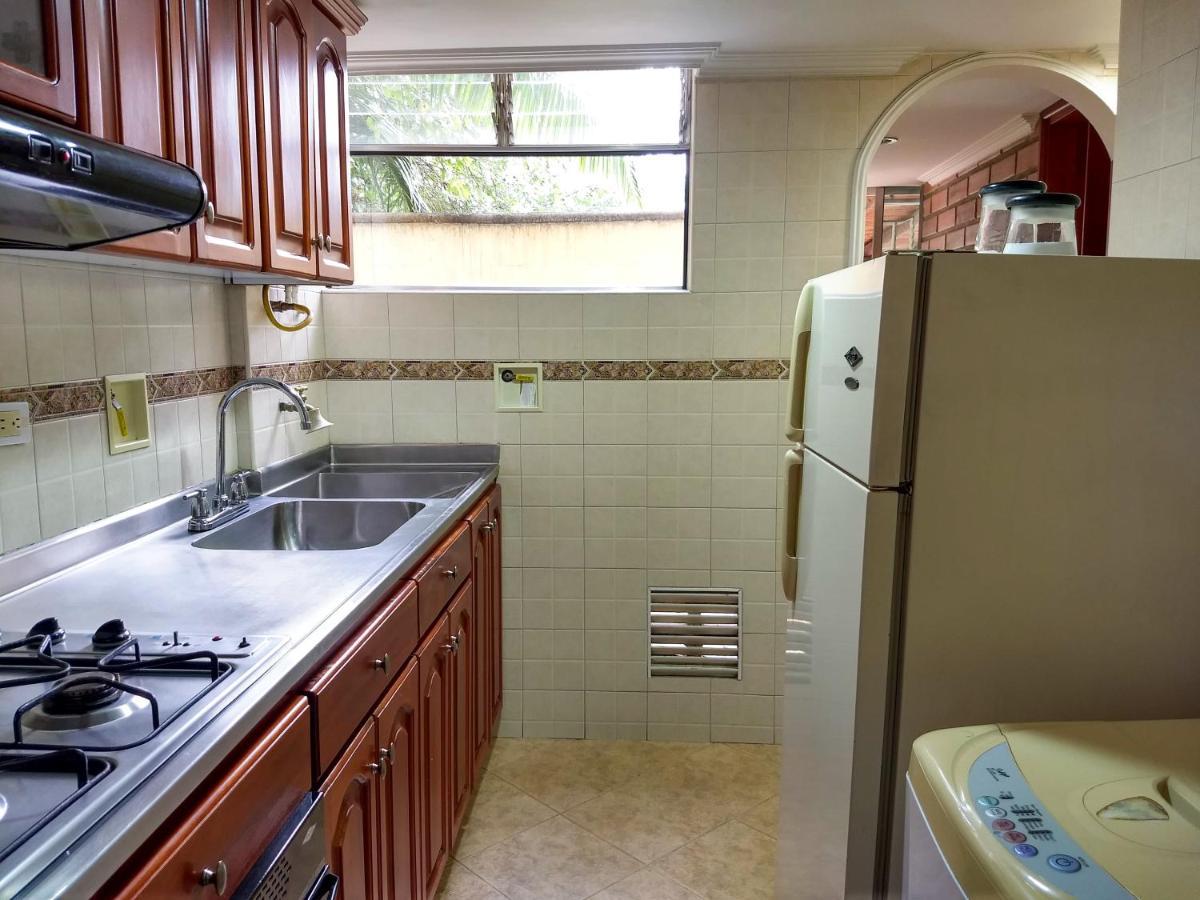 Ferienwohnung Bueno, Bonito, Barato Y Cerca A El Poblado Medellín Exterior foto