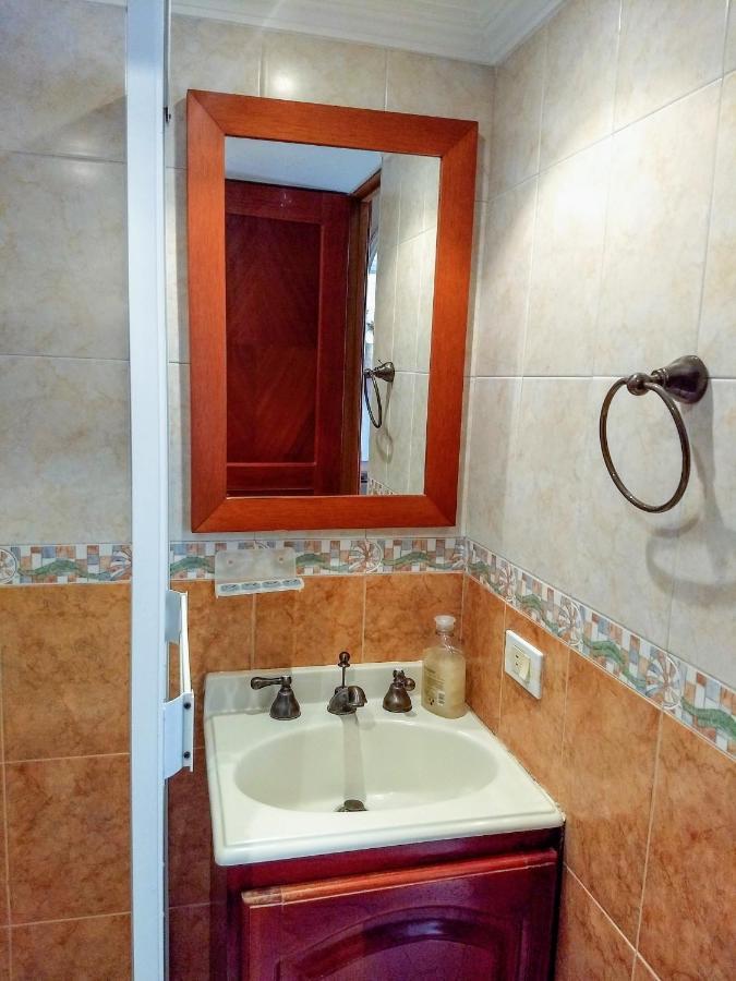 Ferienwohnung Bueno, Bonito, Barato Y Cerca A El Poblado Medellín Exterior foto