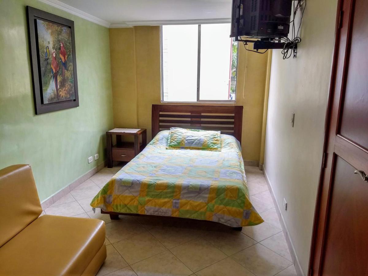 Ferienwohnung Bueno, Bonito, Barato Y Cerca A El Poblado Medellín Exterior foto